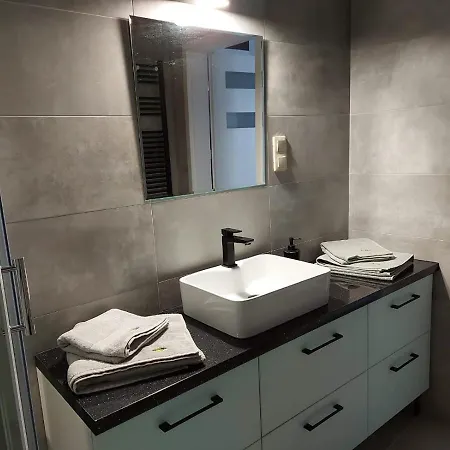 Z Tarasami Miętowy Spokój 15 Romantyczna Szarość 16 Niebieska Elegancja 17 Maksymalnie Dla 6 Osób *